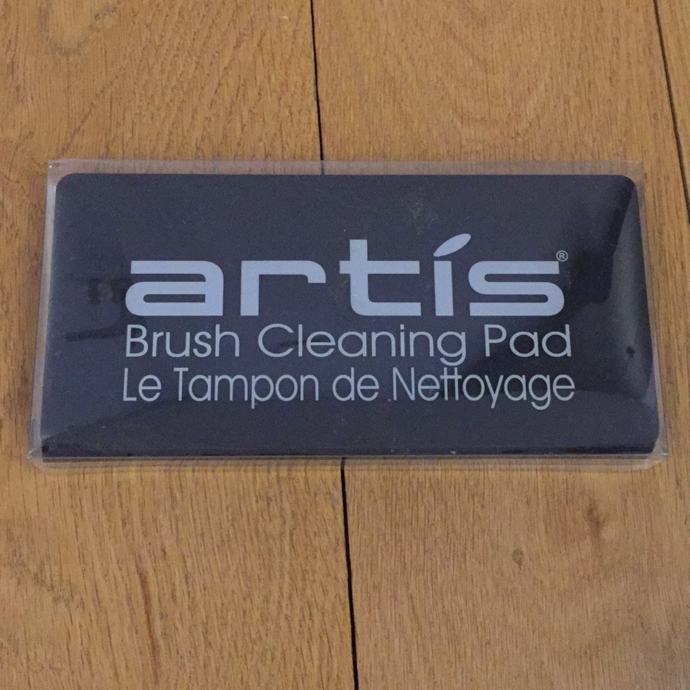 Artís Brush Cleaning Pad